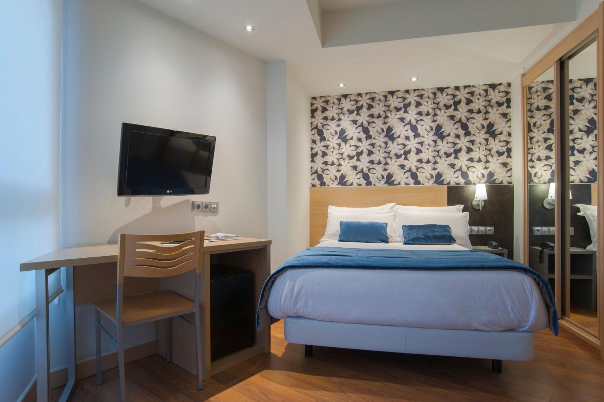 Small Double Room,1710048206:JPEG